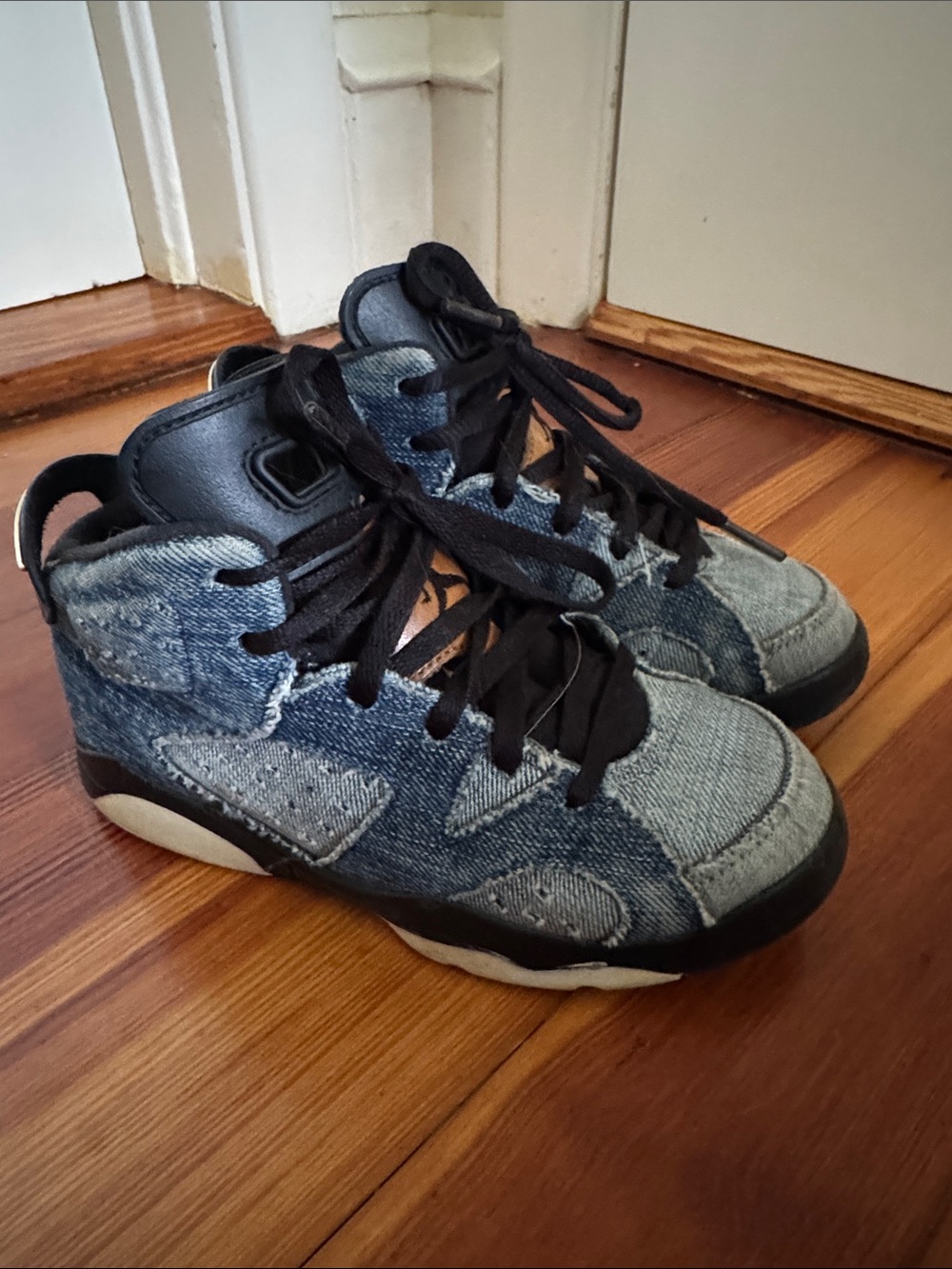 Kids High-Top denim Jordan sneakers